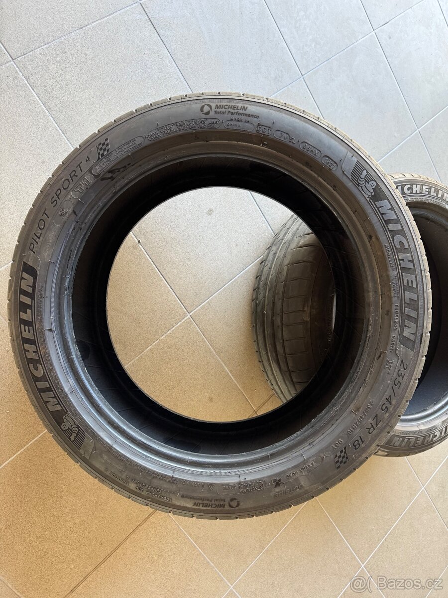 2ks Michelin pilot sport 4 235/45 ZR18