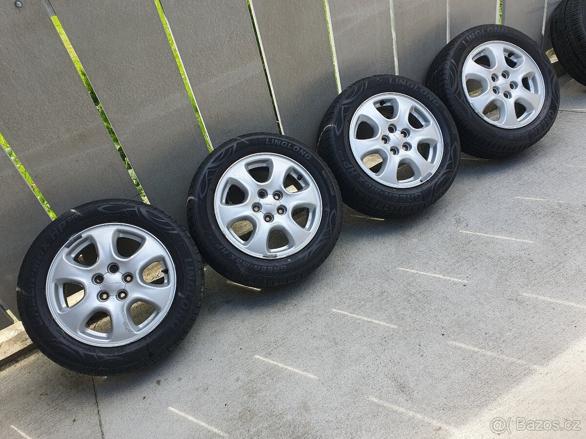 Alu Subaru 5x100 r15 pěkné pneumatiky