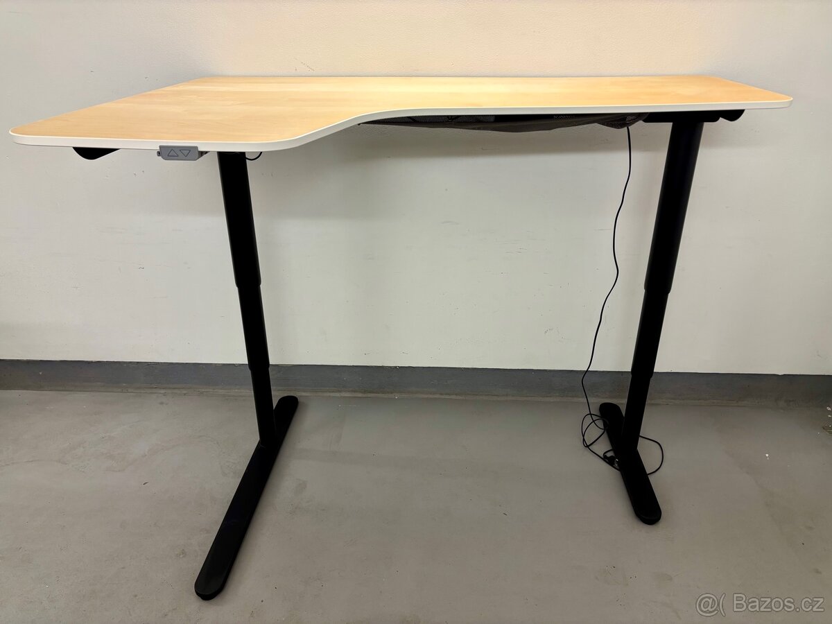Rohový elektrický polohovatelný stůl Ikea Bekant