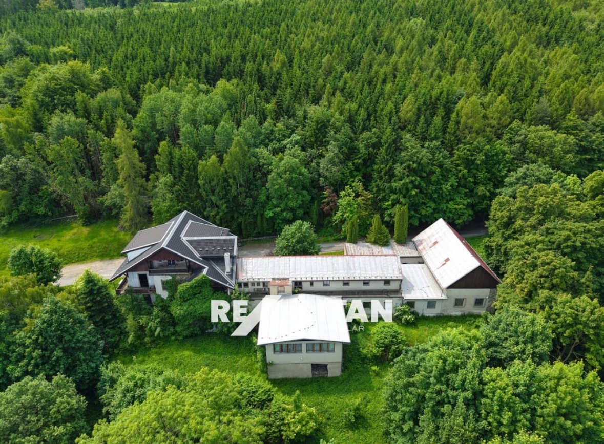 REKREAČNÍ A ŠKOLÍCÍ STŘEDISKO NA ROZLEHLÉM POZEMKU, 35 948 M
