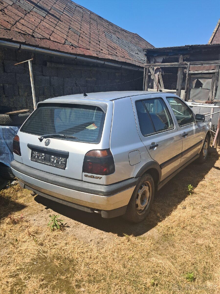 Vw golf mk3 1.6 74kW NÁHRADNÍ DÍLY/CELEK
