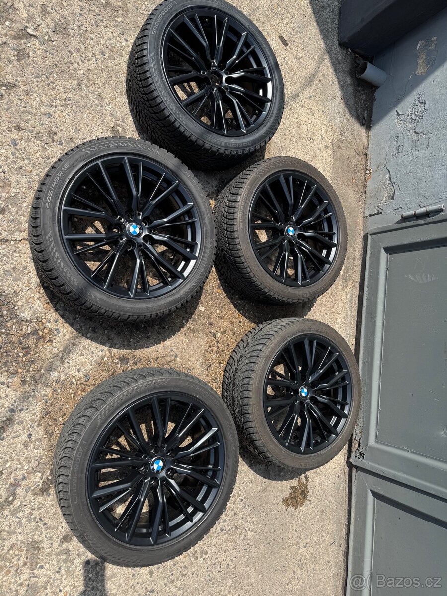 Originální m bmw kola R18 5 ks Zimní pneu NOKIAN