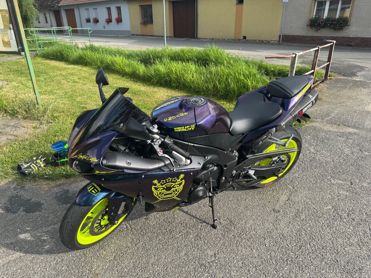 Yamaha YZF R1