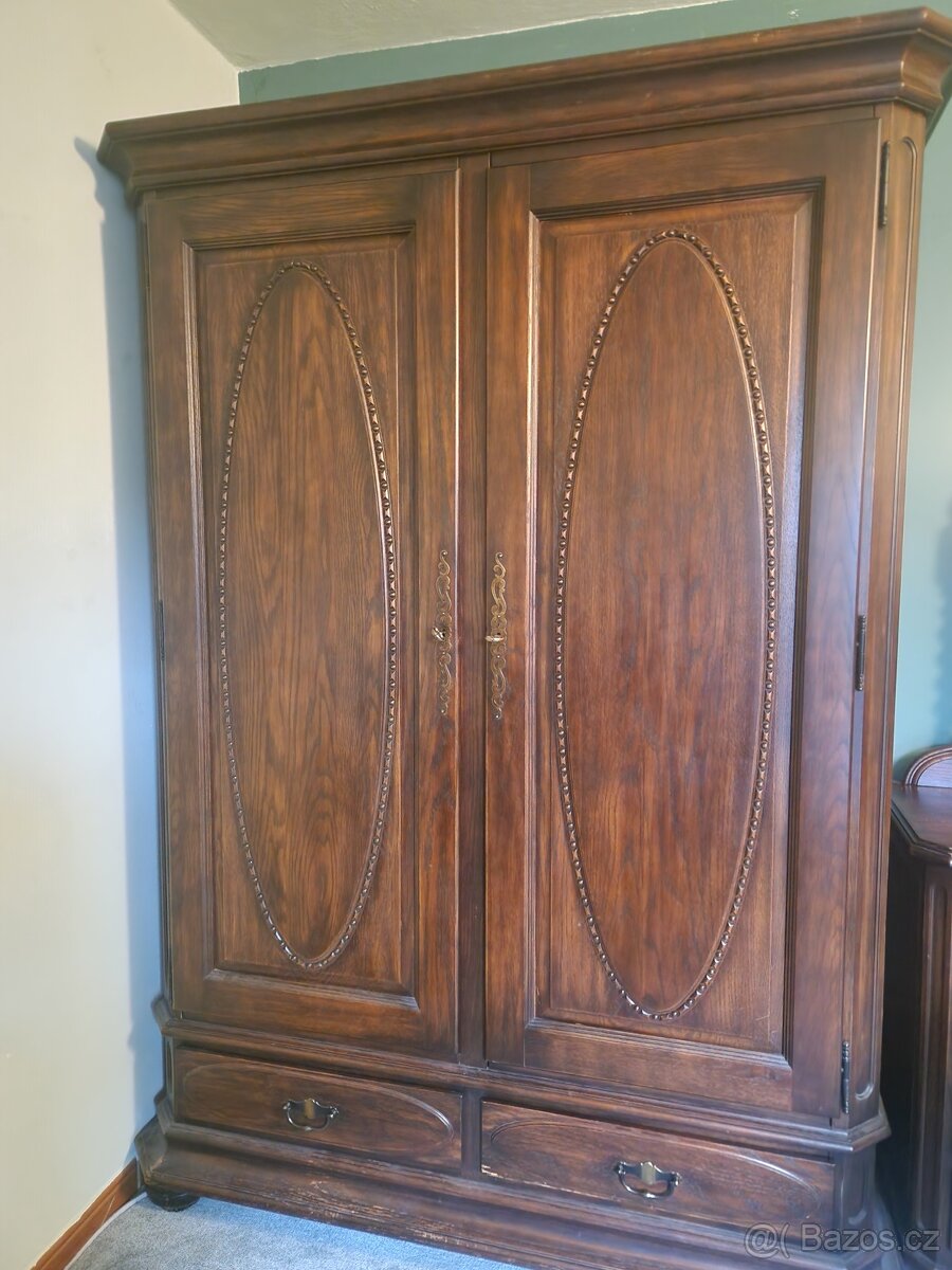 Starožitný nábytek