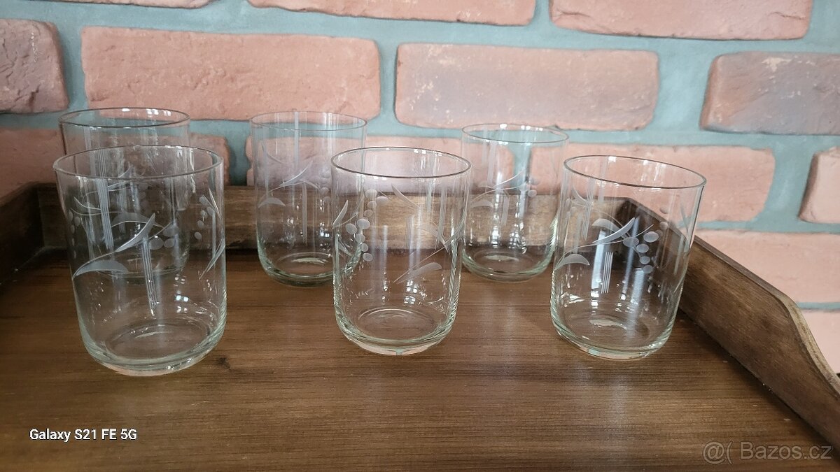 SKLENIČKY STAROŽITNÉ BROUŠENÉ SKLO- KRÁSNÝ MOTIV 6ks