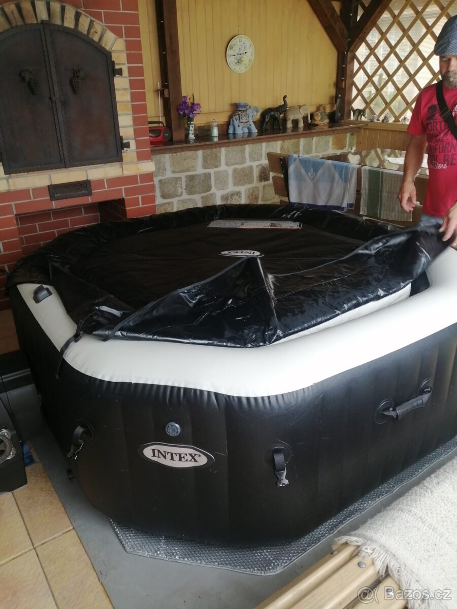 vířivka zakoupena 7.7.25 v záruce 2 roky