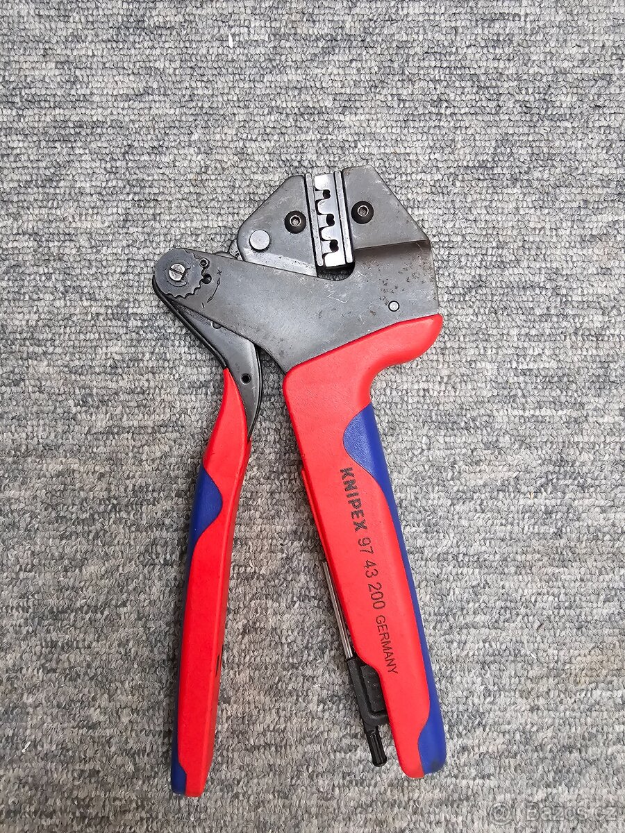 Krimpovací kleště Knipex.