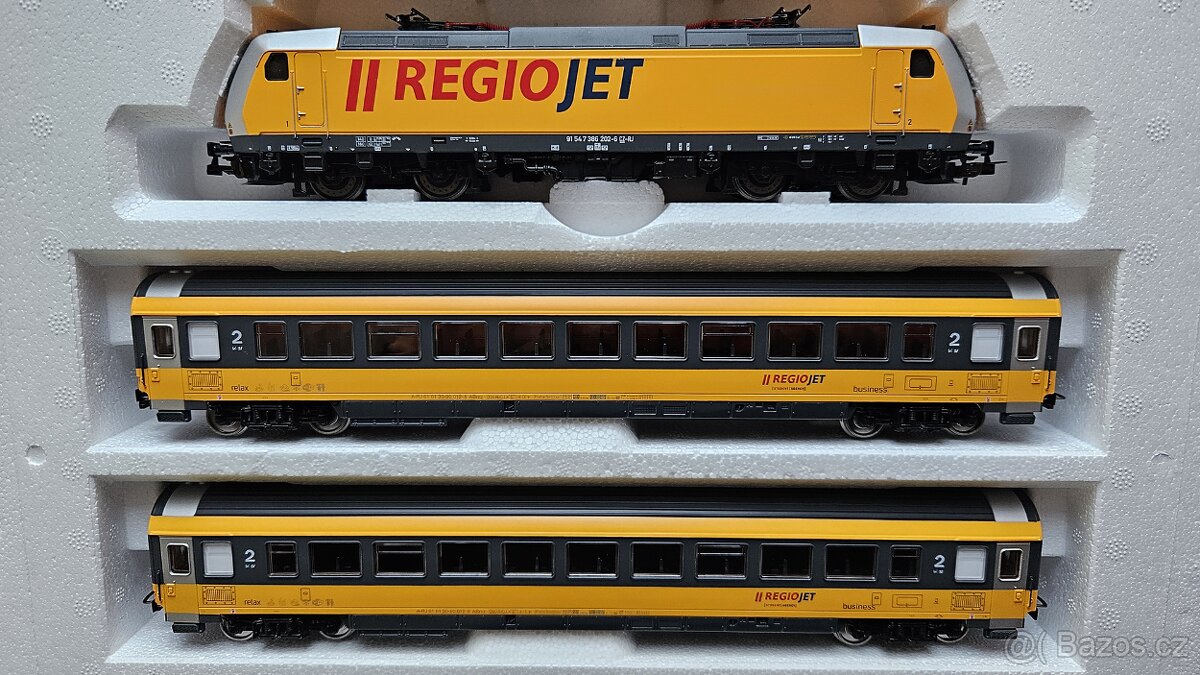 Nová lokomotiva Traxx BR 386 Regiojet, digitál H0 + 2 vagony