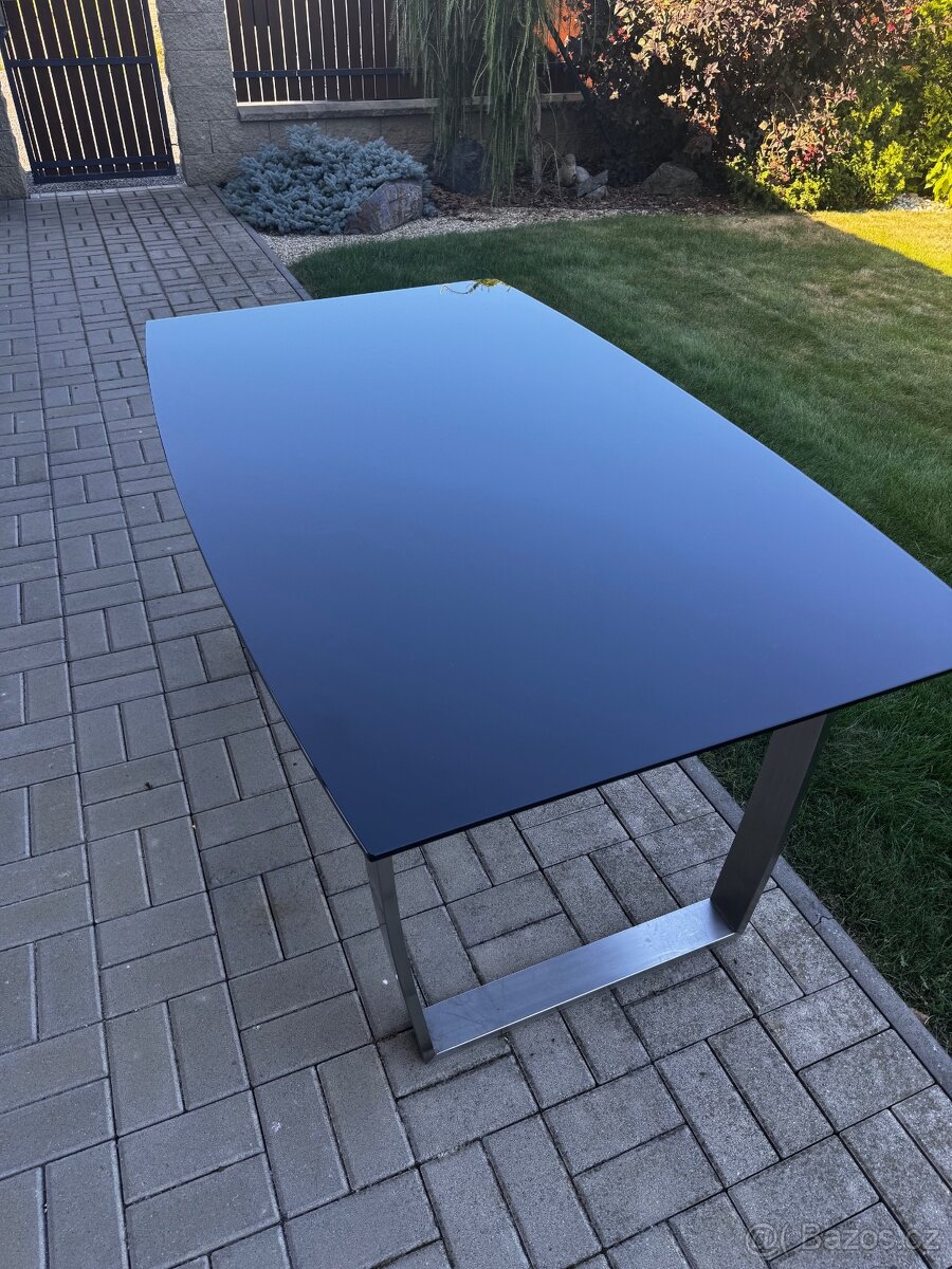 Jídelní stůl skleněný