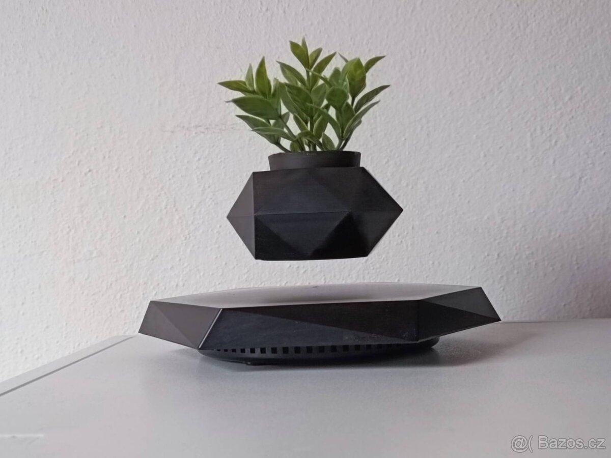 Levitujúci kvetináč