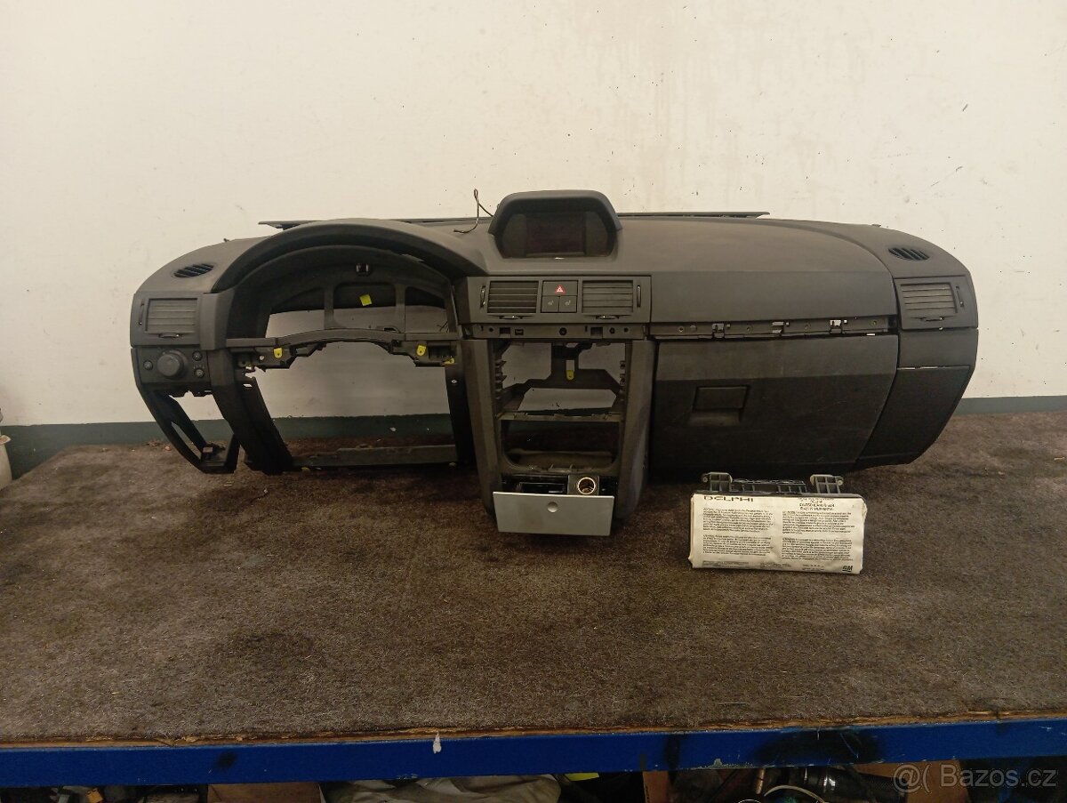 Palubní deska Opel Meriva