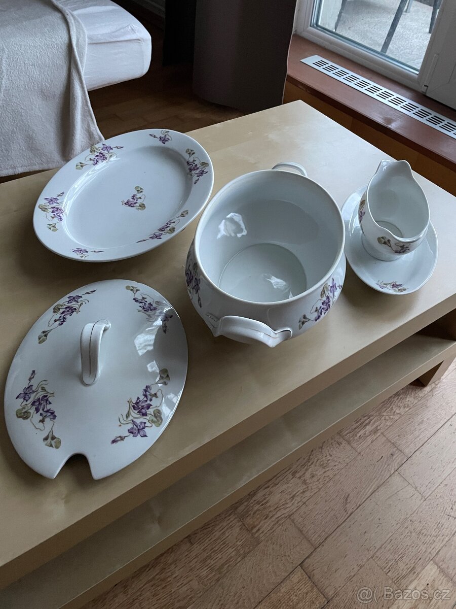 Porcelánový jídelní set z roku 1920