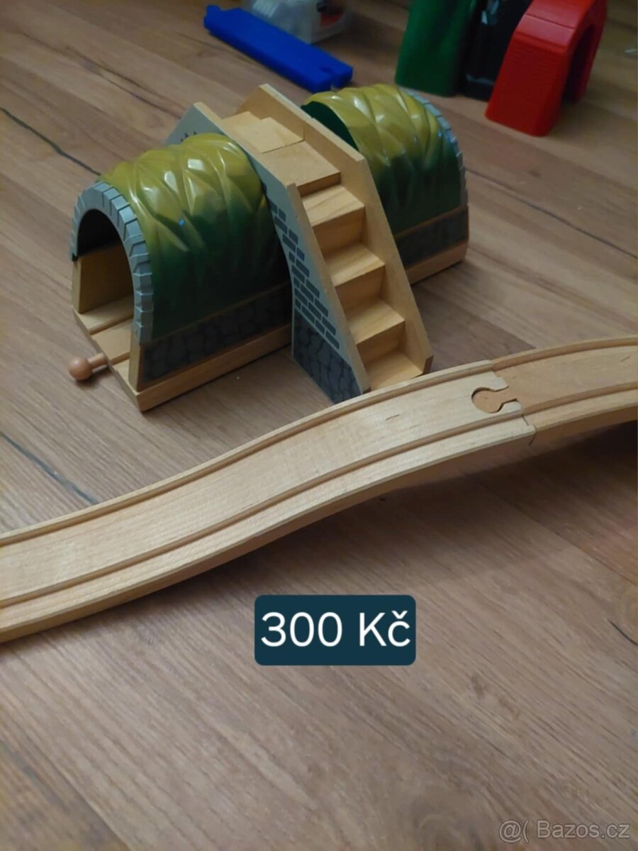 Dřevěné koleje, vláčky a různé sestavy a prislusenstvi