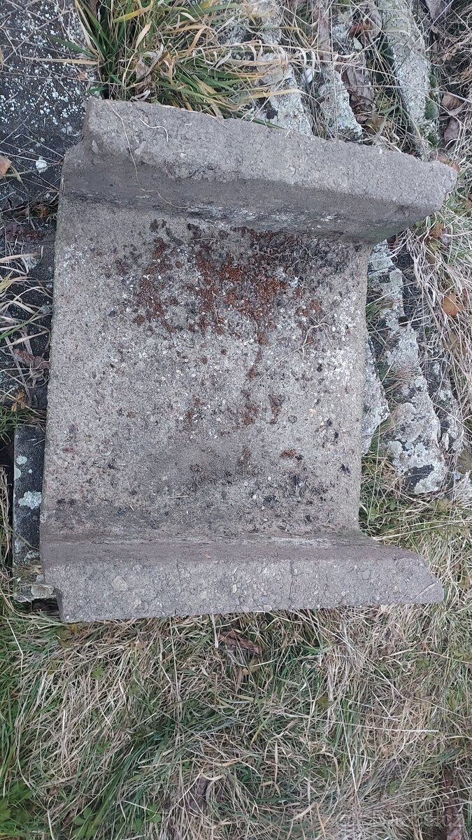 Prodám starší betonové tvárnice