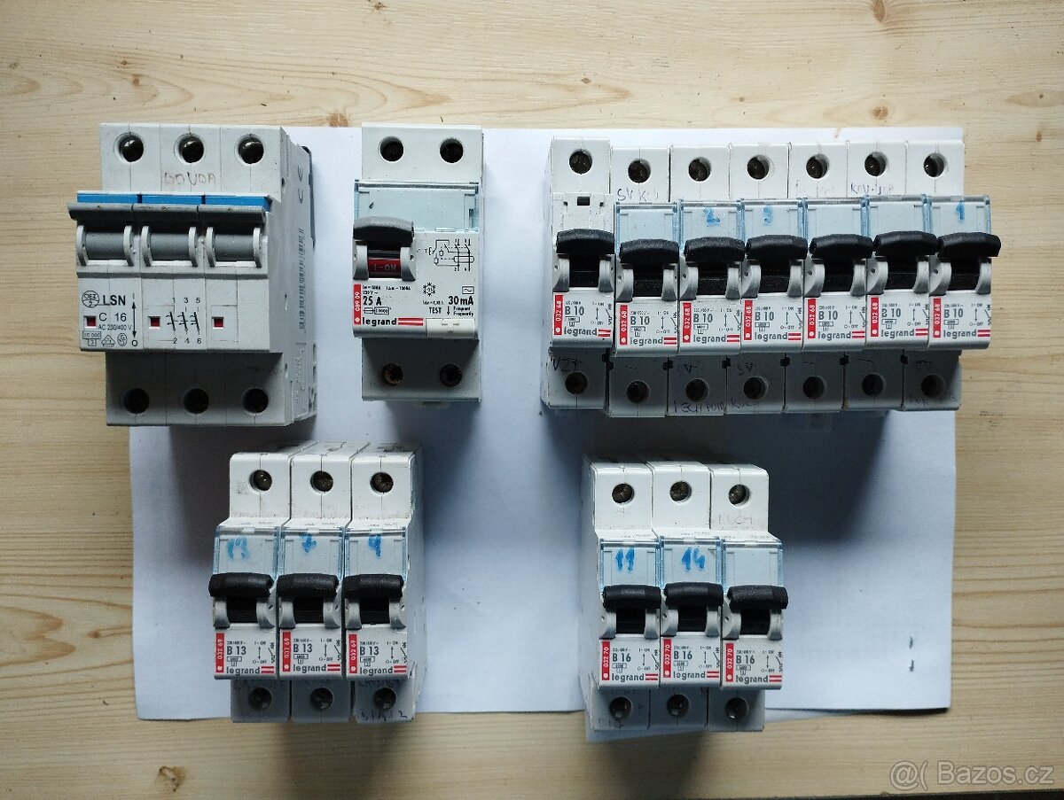 Jističe - elektroinstalační materiál