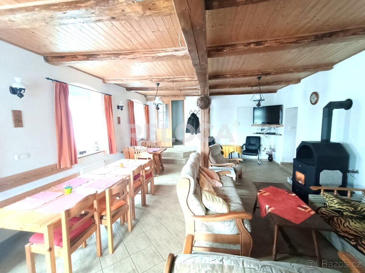 RD 7+1, 210m2, pozemek 1828m2, Lipno - Nová Pec