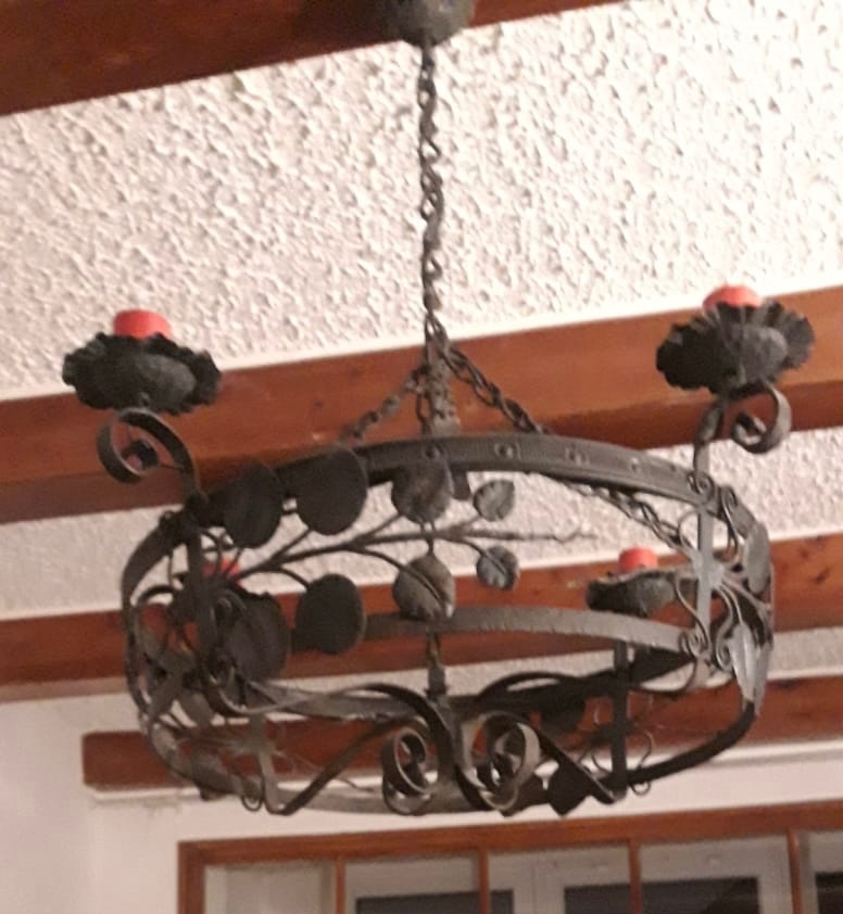 Kovový lustr prvorepublikový