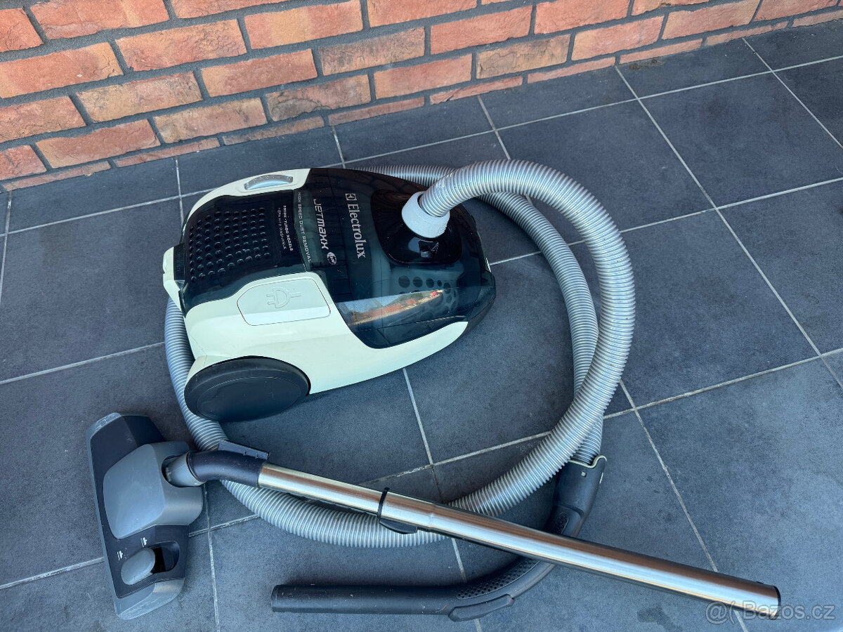 Výkonný vysavač electrolux jetmaxx 2000w, sáčkový