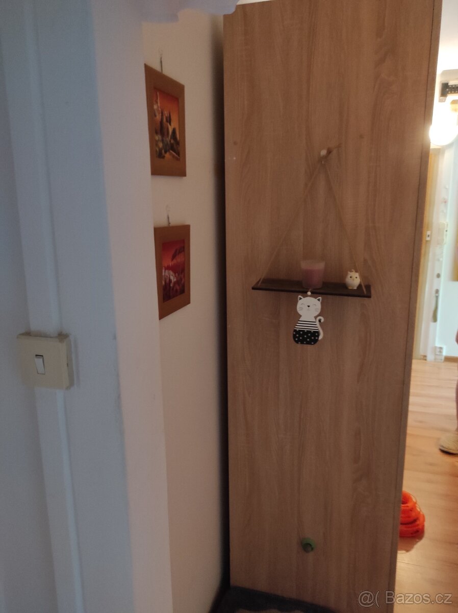Šatní skříň