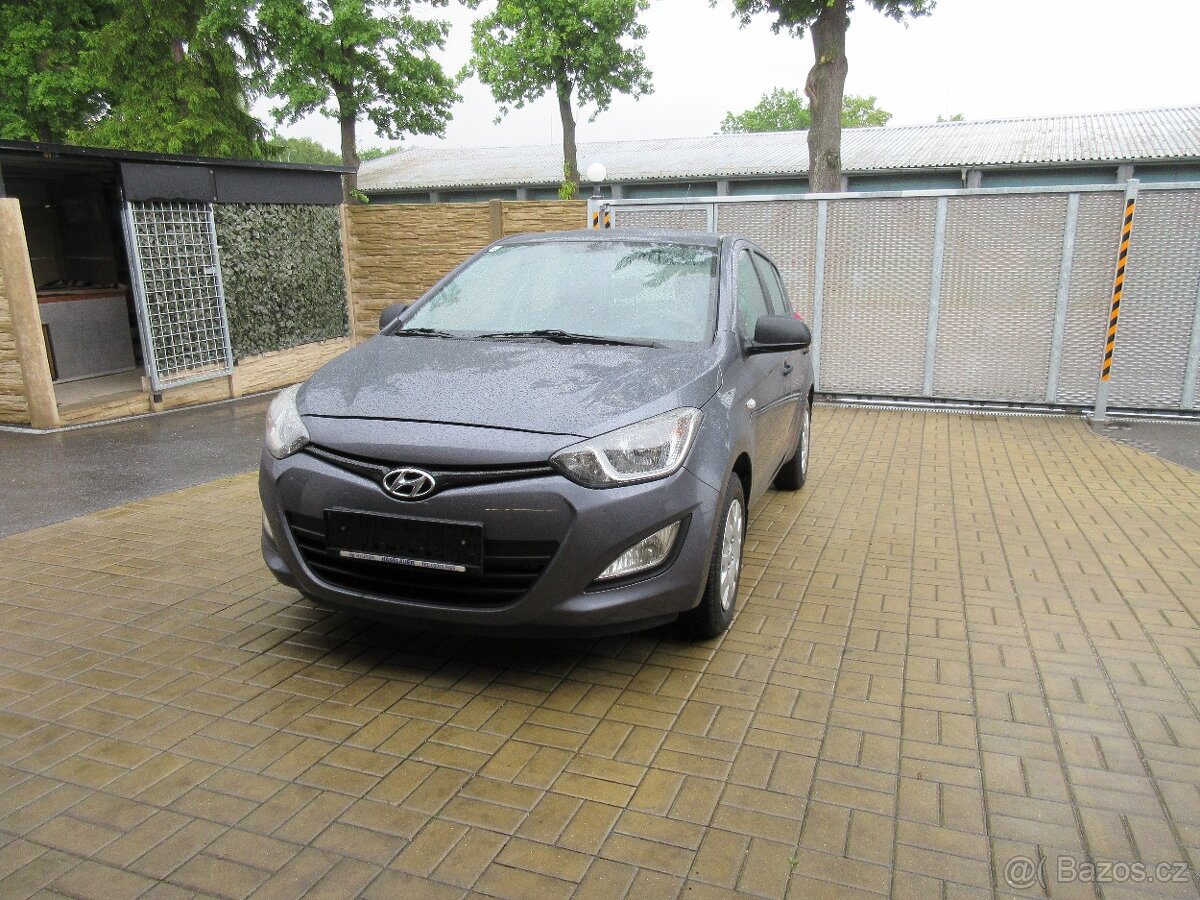 Hyundai i20 1.2 63 kw 4/2014 74000 km serviska