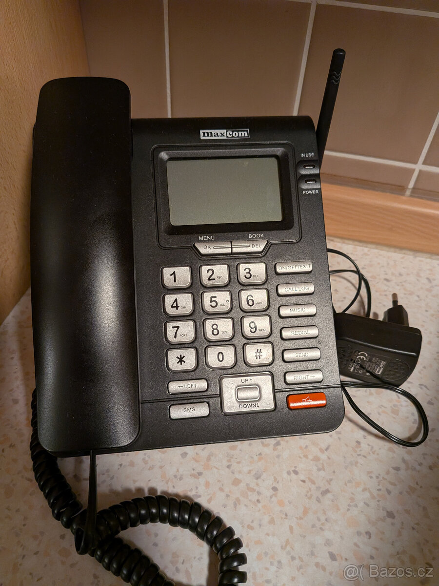 Aligator + MaxCom Stolní mobilní telefon