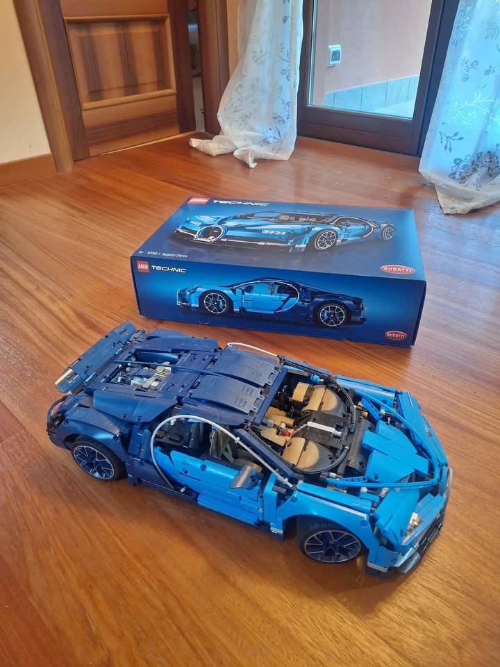 Lego 42083