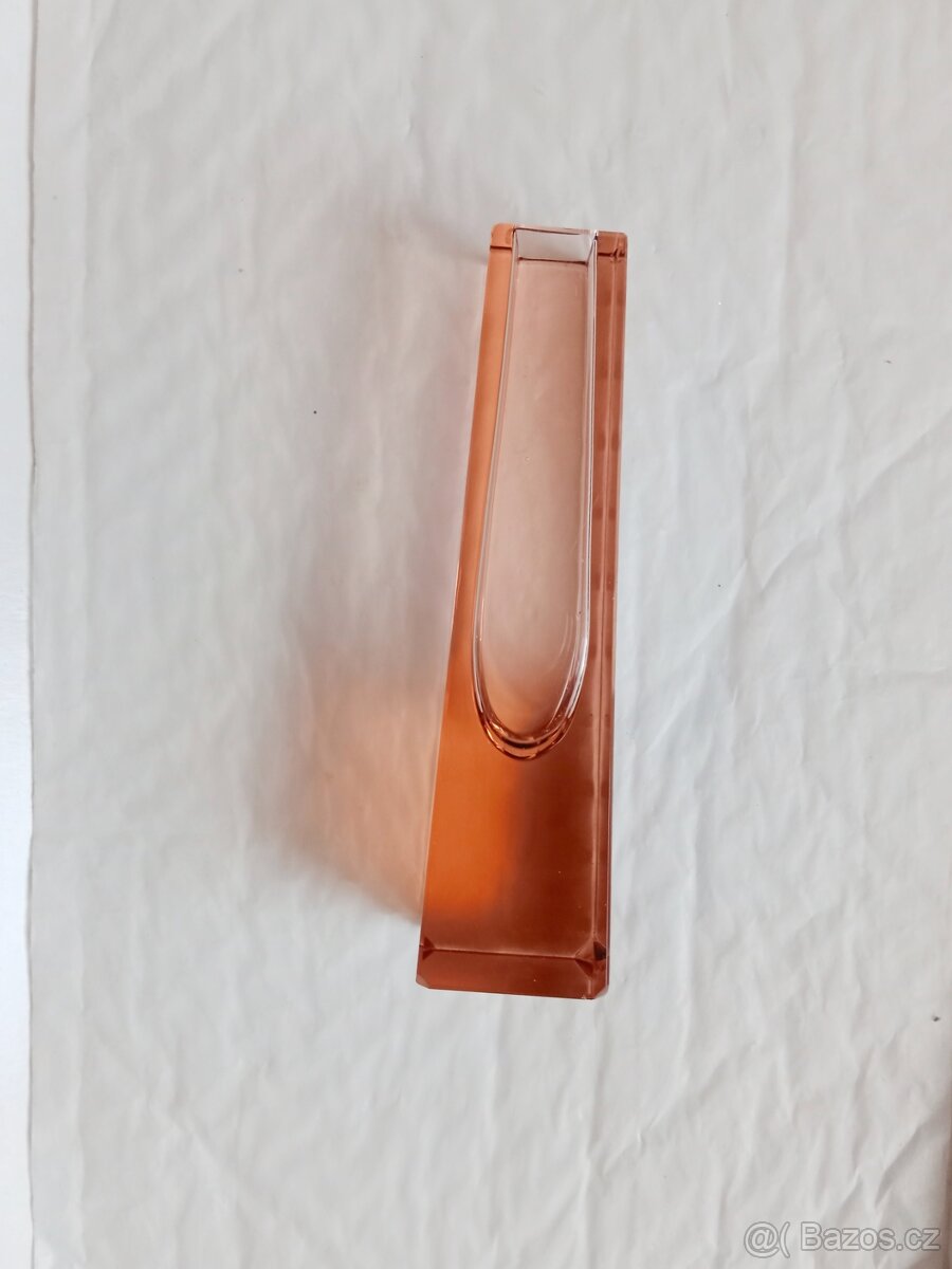 Krásná broušená růžovo-oranžová vázička