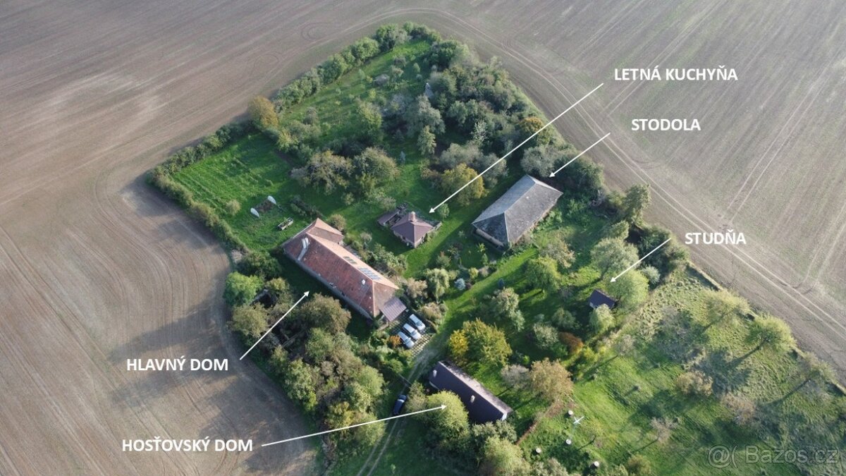 Sebestačný vidiecky statoks viacerými stavbami