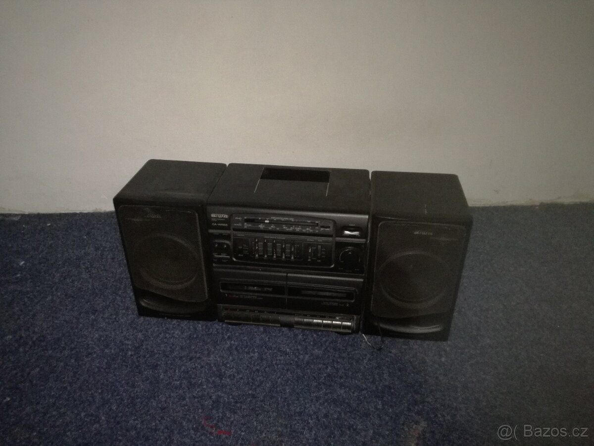 Rádio kazeťák na stavbou