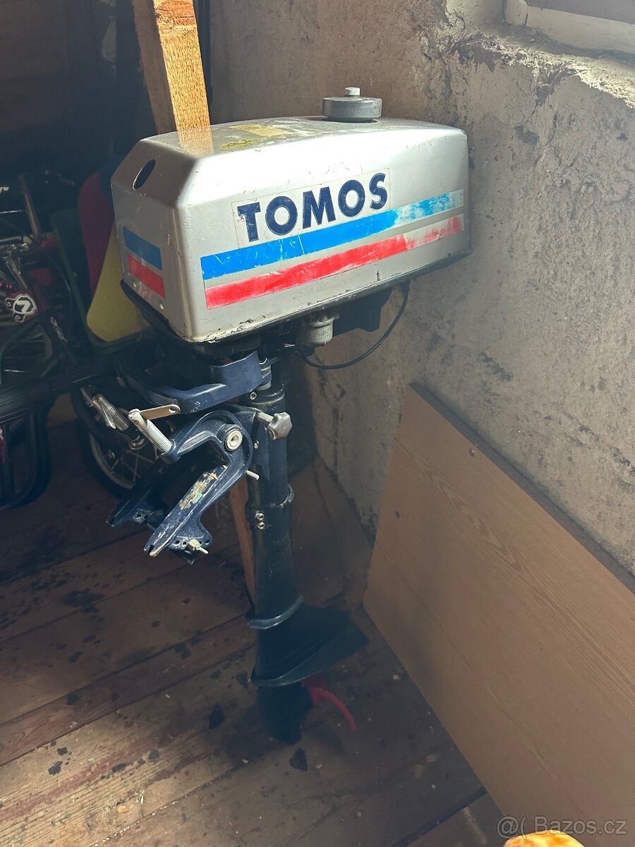 Lodní motor