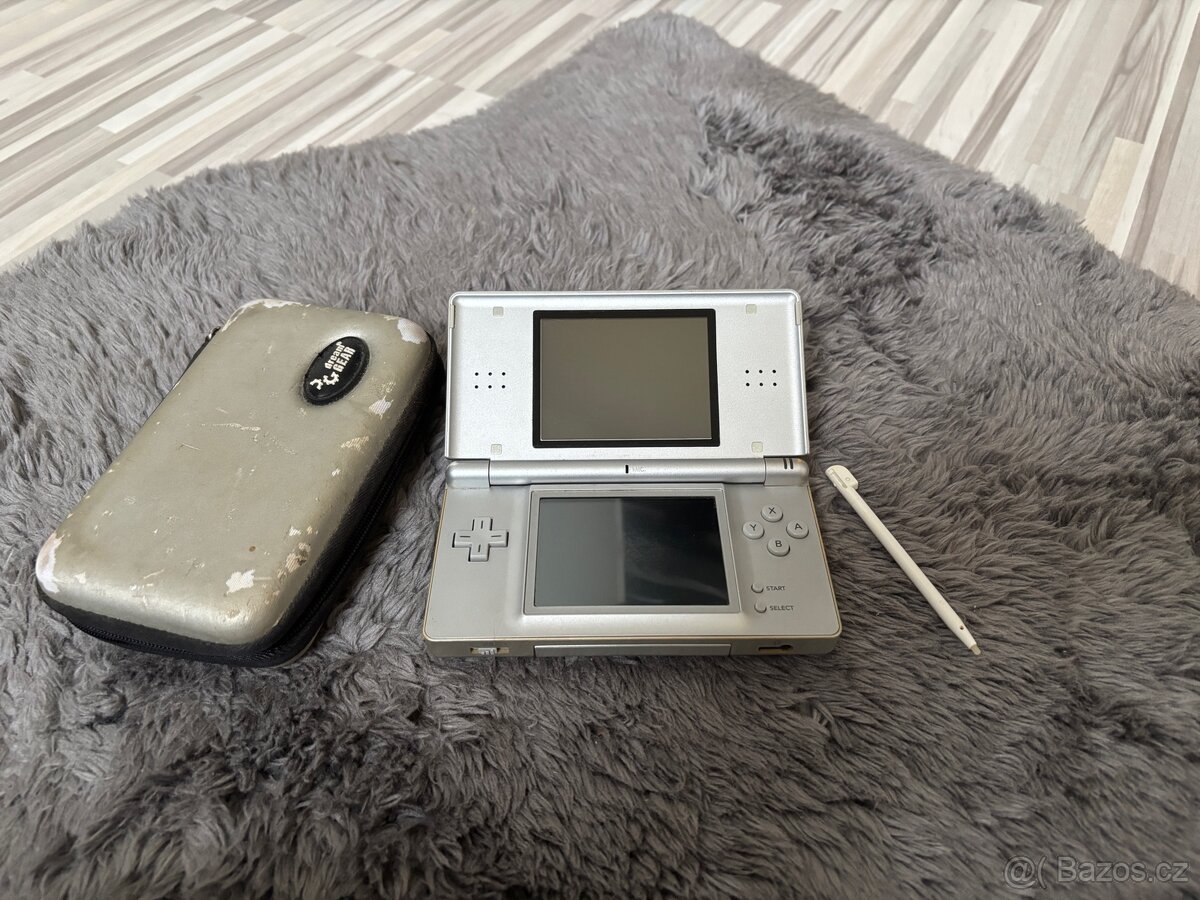 Nintendo DS Lite