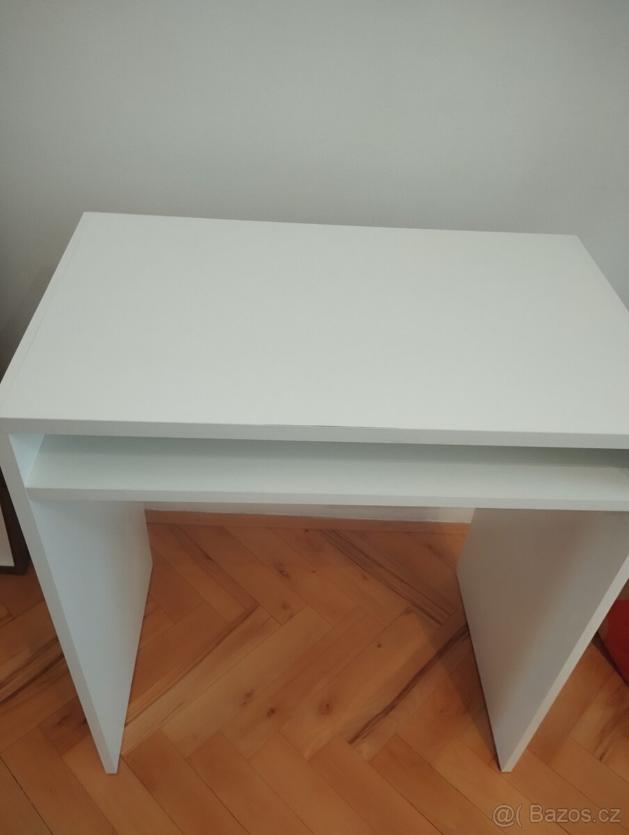 Stolík