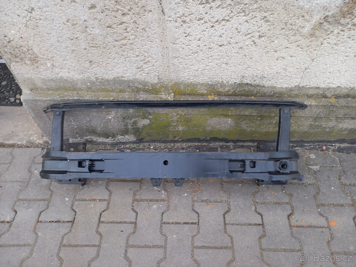 VW Passat B8 přední výztuha