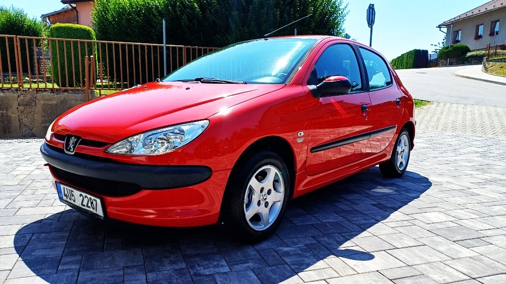 peugeot 206 1.4 benzin ( krasny stav )