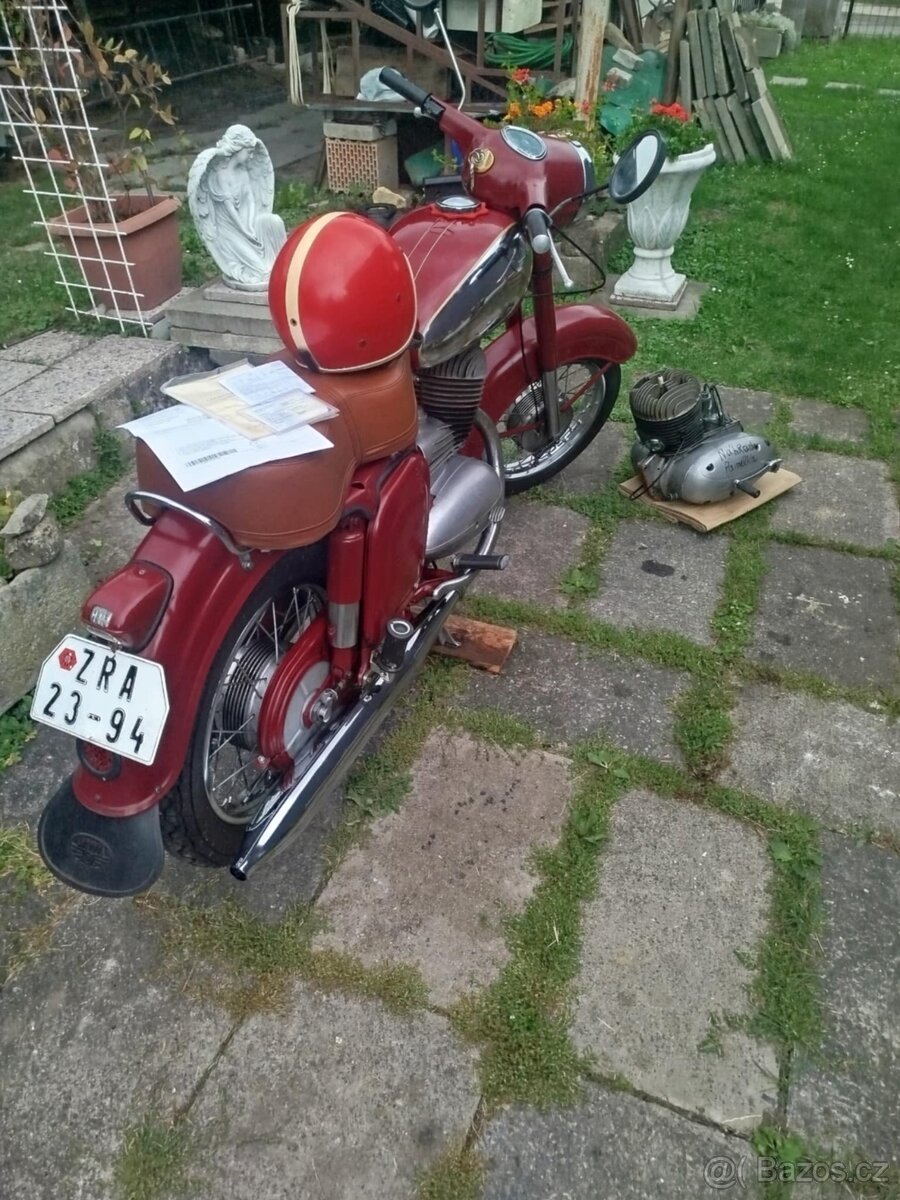 Jawa 250 s původními doklady, platná nová STK