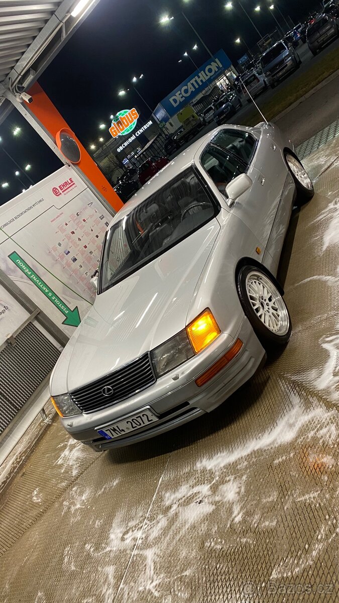 Lexus LS 400