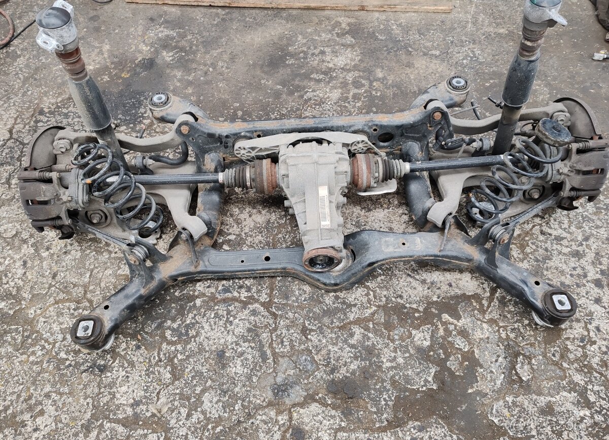 Audi Q5 8R zadna náprava KOMPLETNA