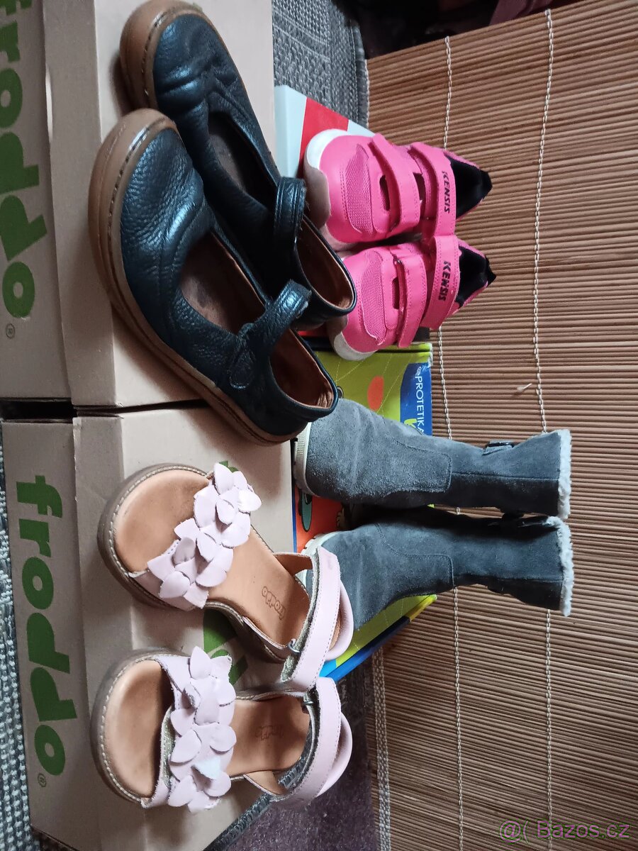Set dívčí obuvi vel. 32/33