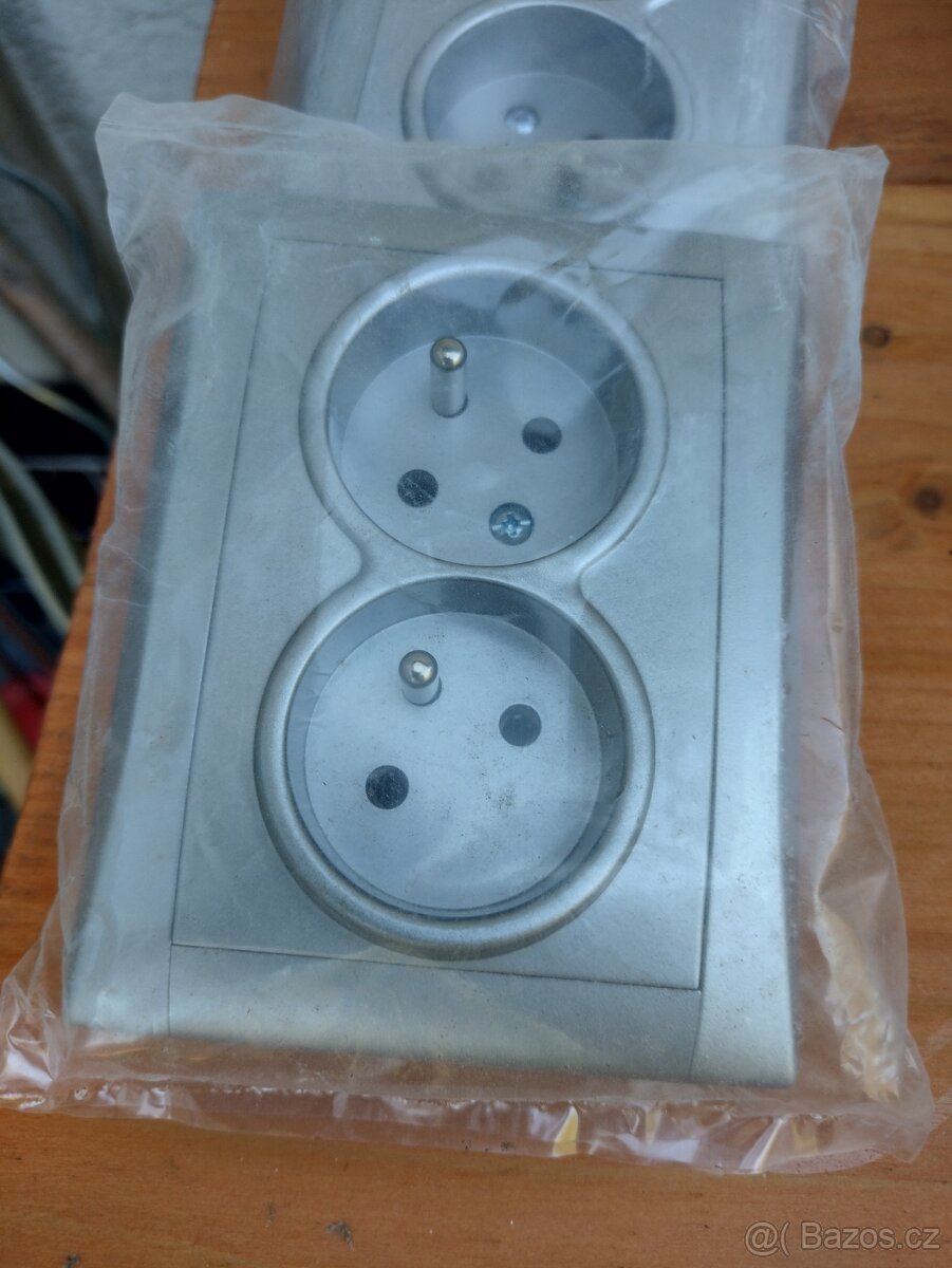 ZÁSUVKY, DVOJZASUVKY