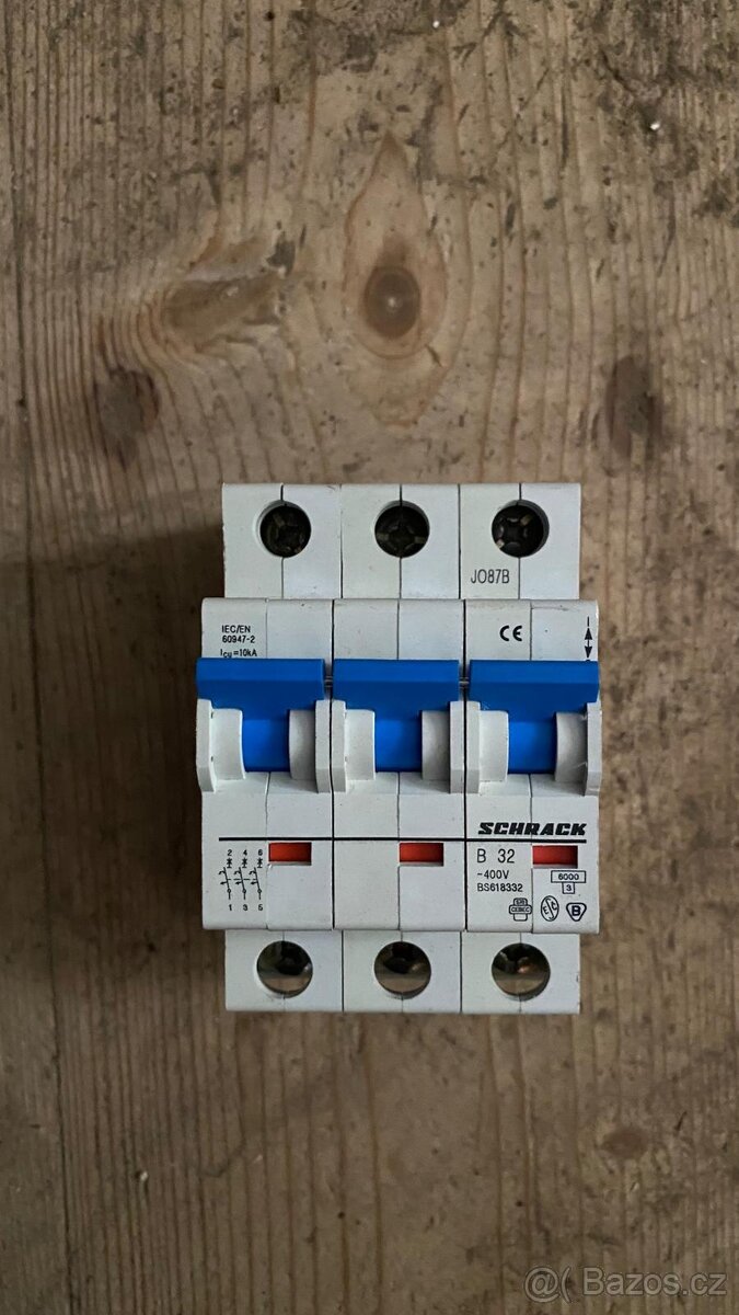 ✅ Jistič Schrack B32 / 3-pólový / 32A
