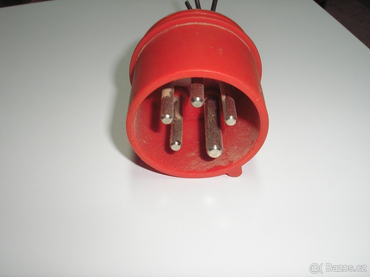 vypínač a zásuvka ,