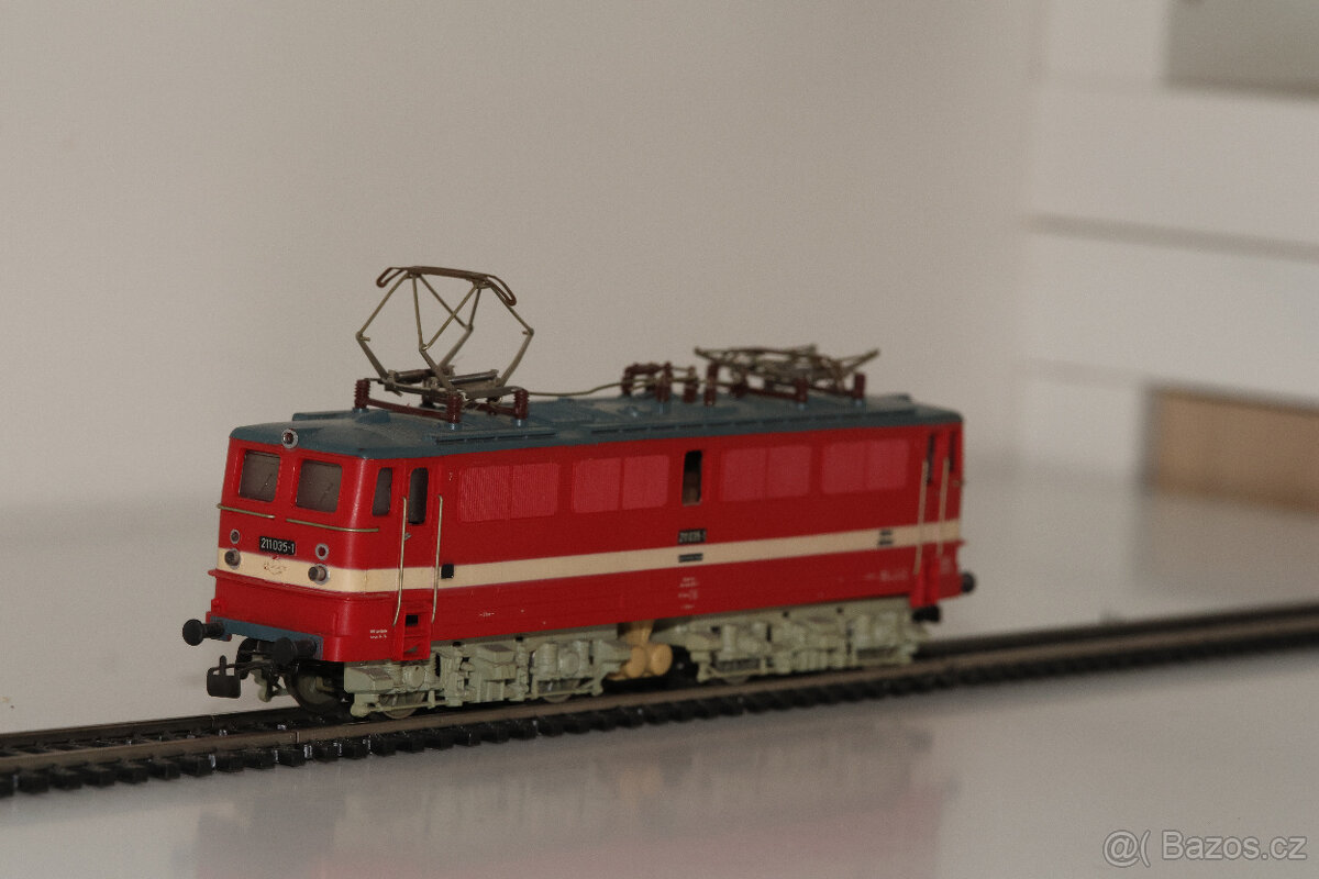 Model lokomotivy H0 - E 211.035-1