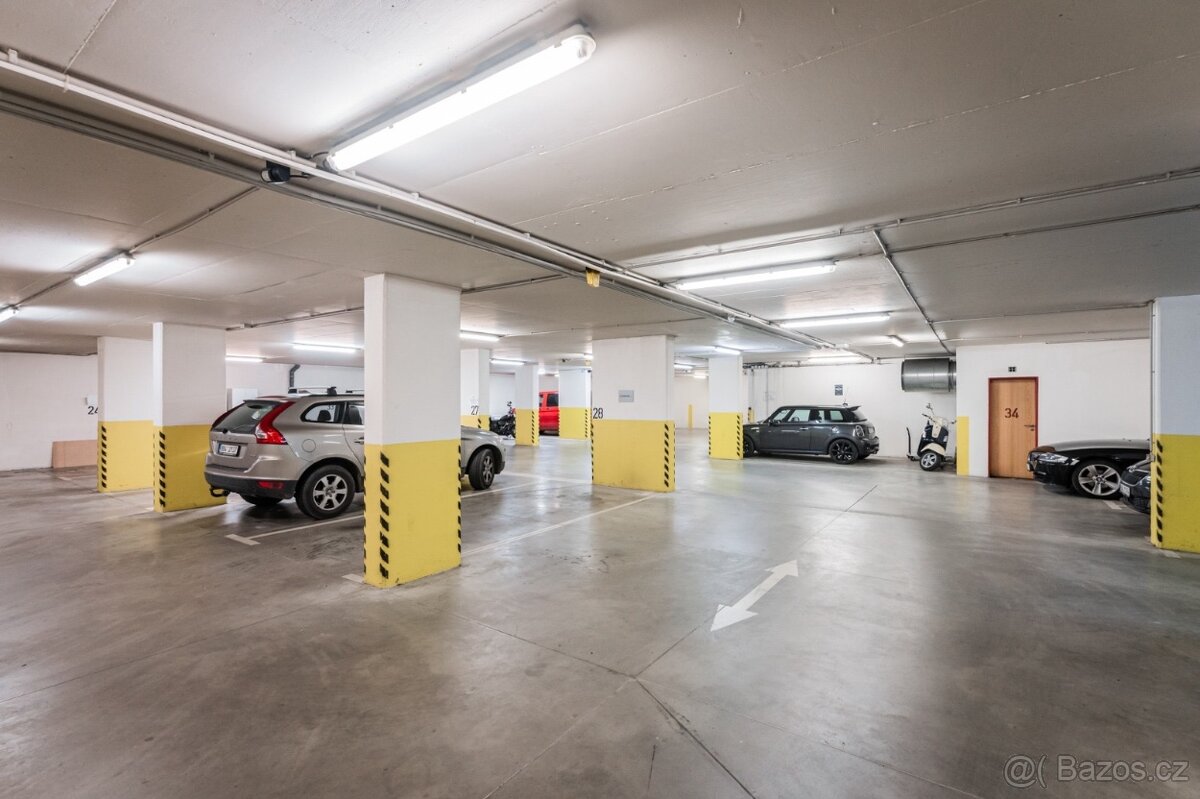 Pronájem garážového stání Husitská