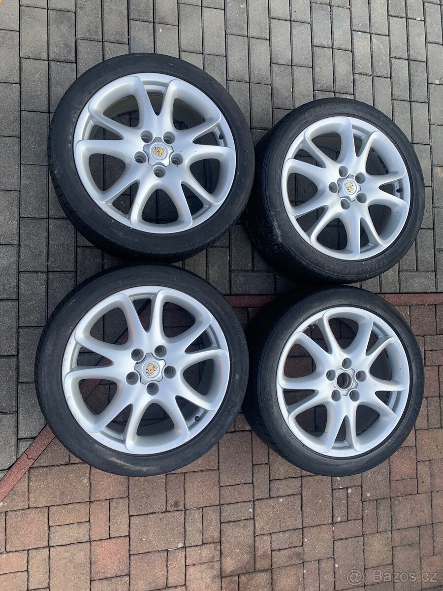 Porsche Cayenne kola R20 chvátá