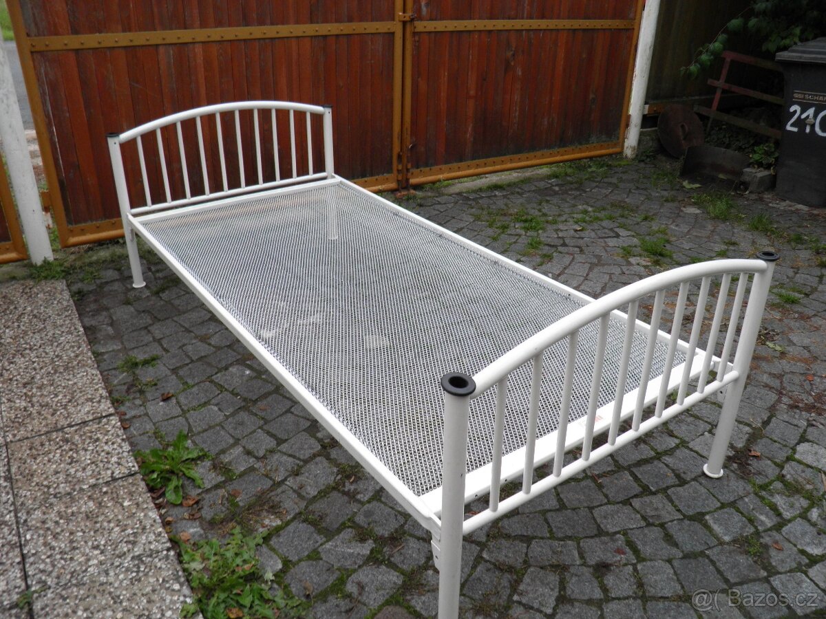 KVALITNÍ KOVOVÁ POSTEL