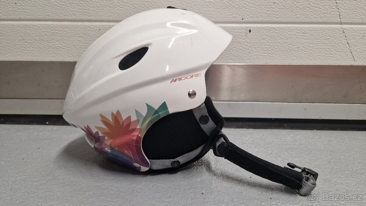 Dámská lyžařská helma