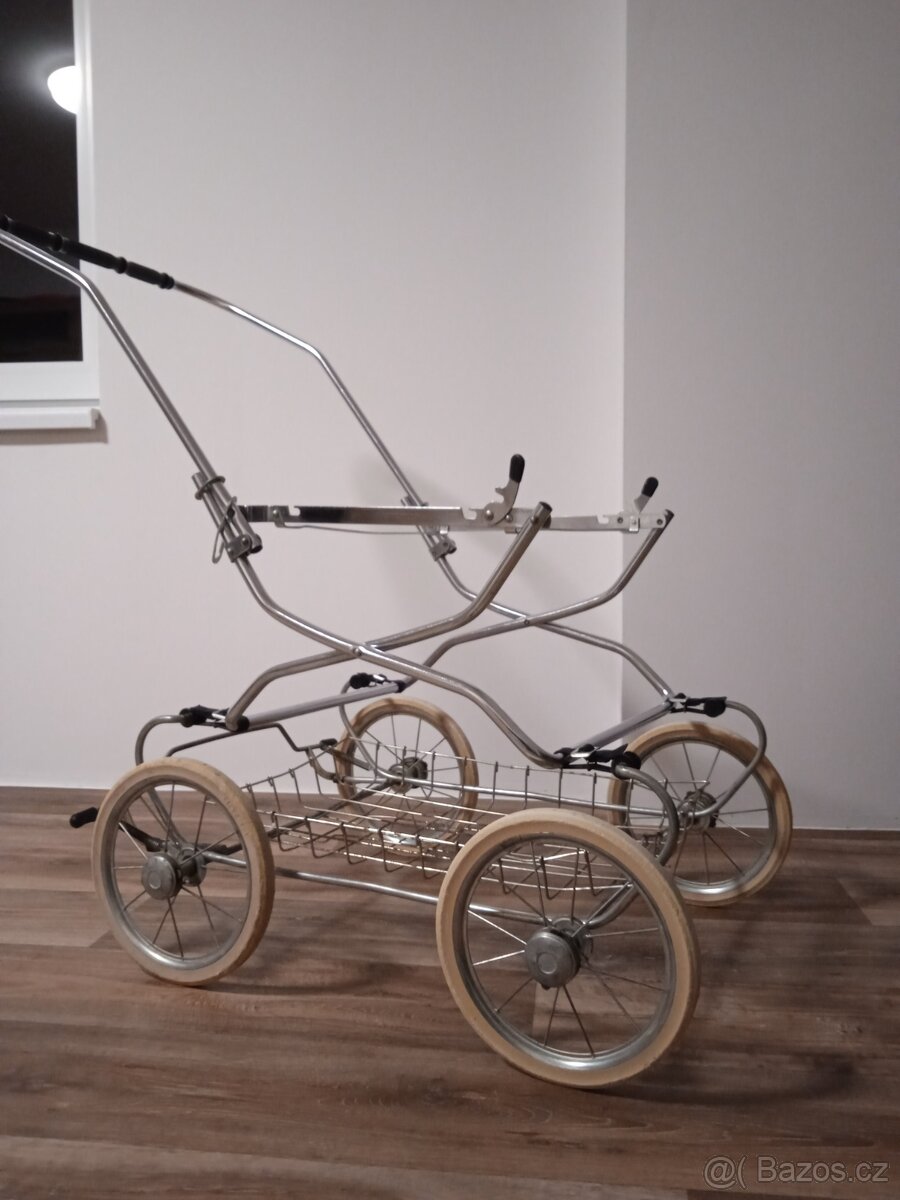 Retro kočárek Liberta