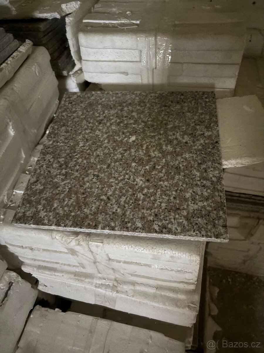 Leštěná granitová dlažba