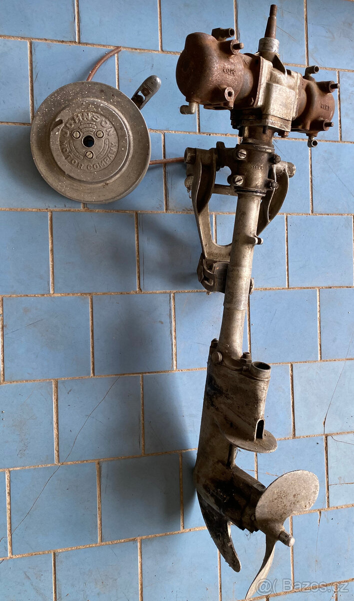 Starý lodní motor Johnson 1926