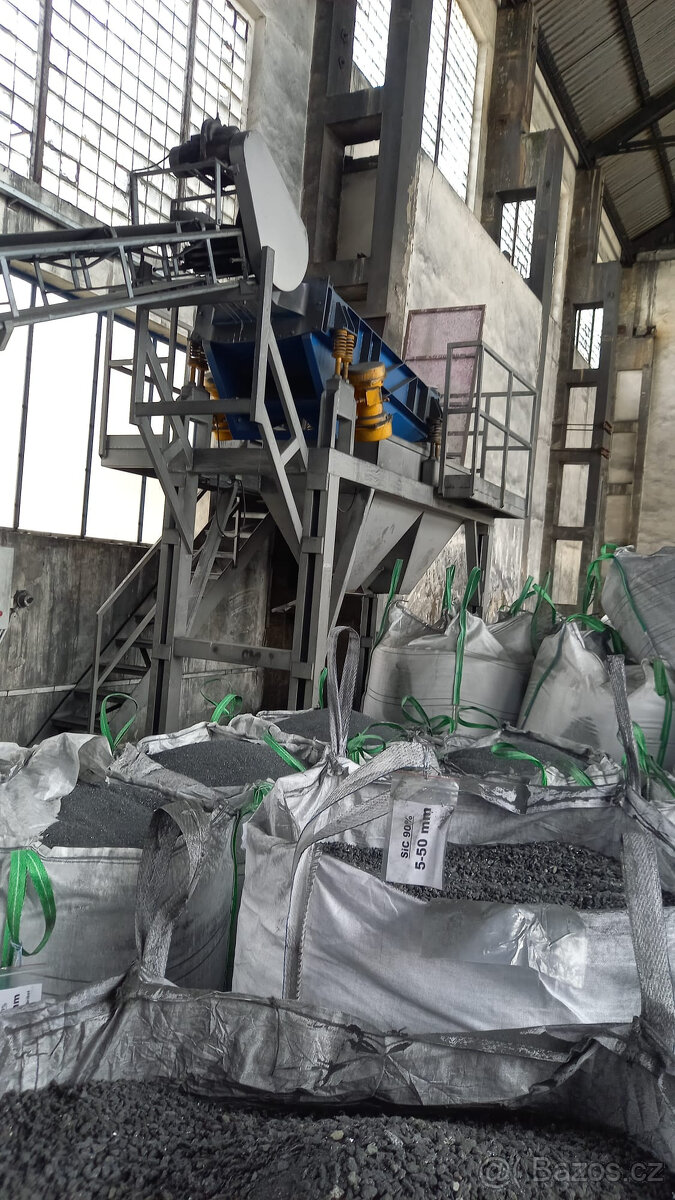 Třídička vč. dopravníku a násypky